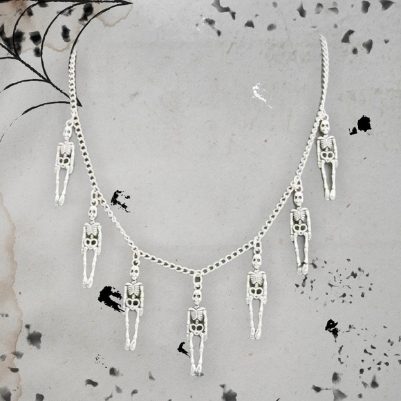 Skeleton charm necklace - Picture 3 of 6